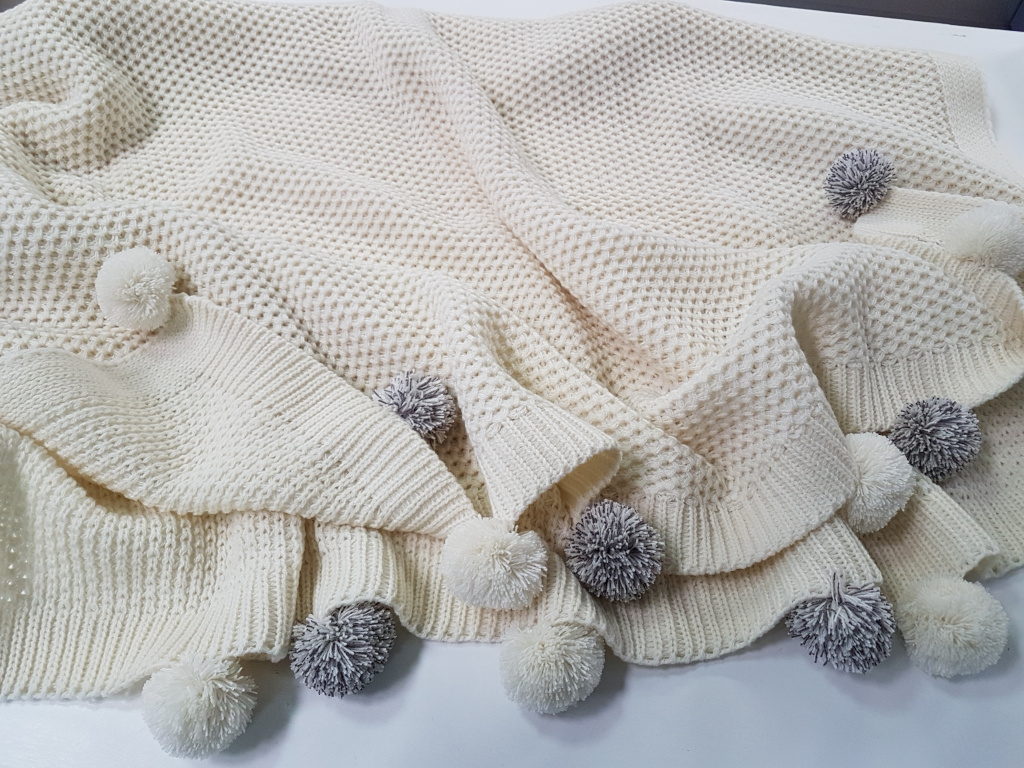 Плед LPсуровый 50%ш. с попмпонами (4).jpg